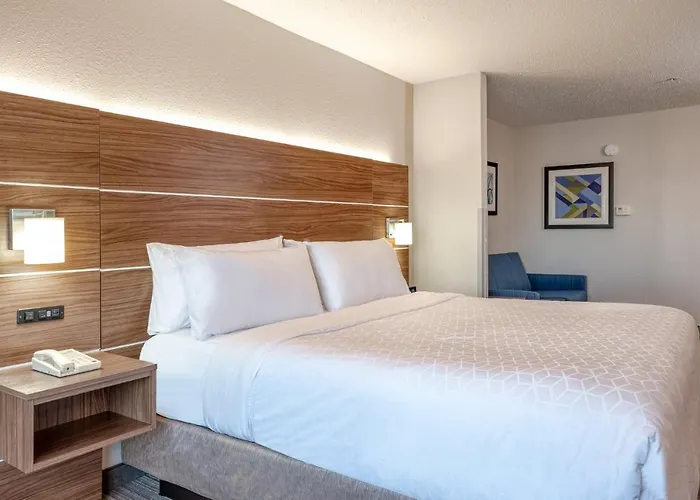 Express & By Ihg Hotel 3*