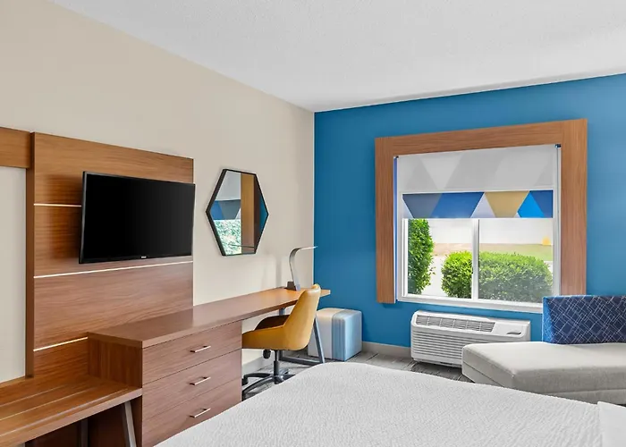 Express & By Ihg 3*