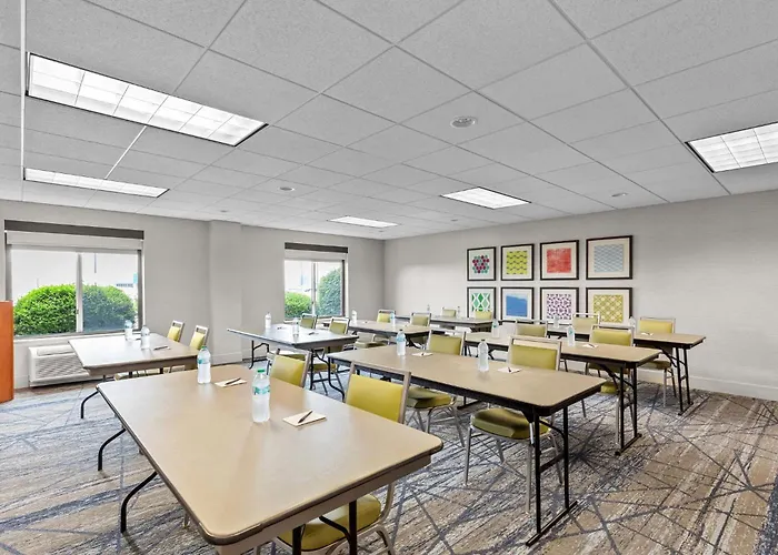 Hotel Express & By Ihg Vandalia