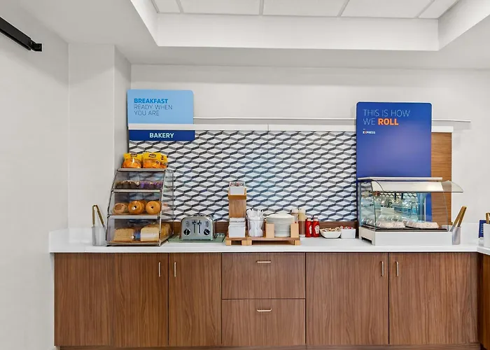 Hotel Express & By Ihg