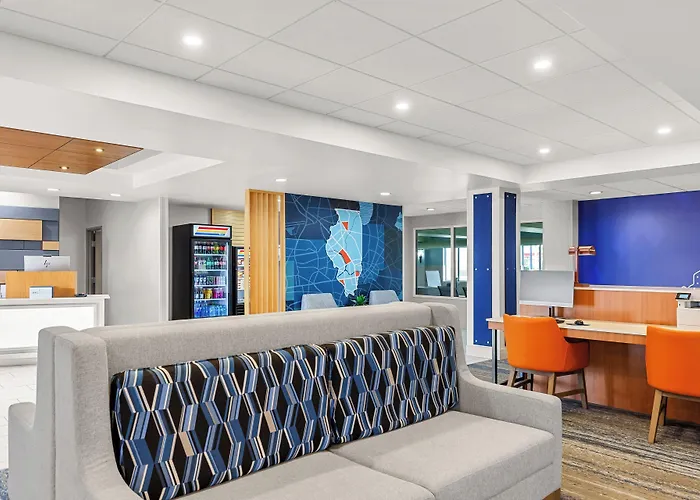 Express & By Ihg Vandalia